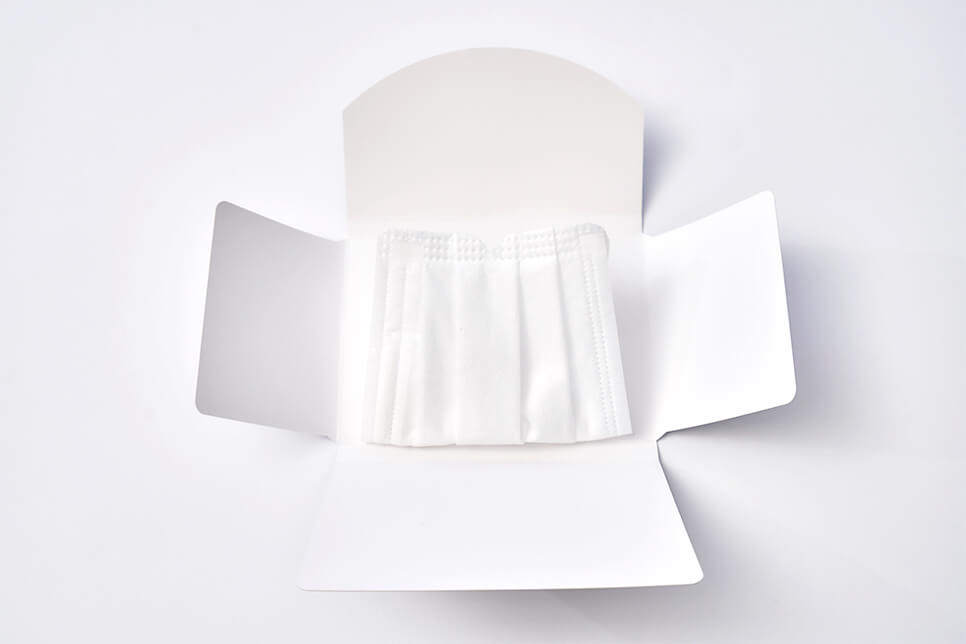 紙製マスクケース（抗菌タイプ・折りたたみ型）の使用例